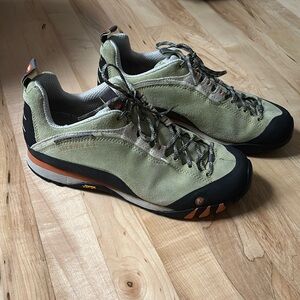 Merrell Continuum Edge Vibram Sole Women’s Hiking Shoes Size 9.5 - Sage Green
